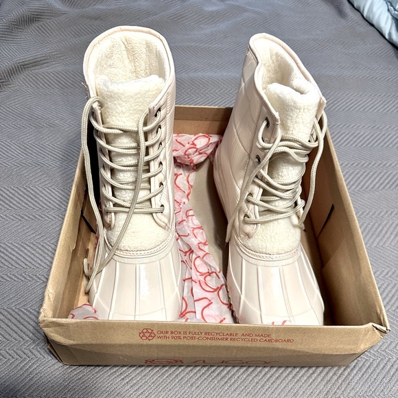 Sugar Women’s Round Toe Lace-Up Duck Boots - Size 11 - Picture 2 of 9